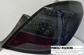 ФОНАРЬ ЗАДНИЙ ВНЕШНИЙ ЛЕВАЯ + ПРАВАЯ (КОМПЛЕКТ) (3 дв) ТЮНИНГ С ДИОД УКАЗАТЕЛЬ ПОВОРОТА СВЕТЯЩ.СЕКЦИЯМИ ТОНИР (SONAR) ВНУТРИ ХРОМ для Opel CORSA (2006-)