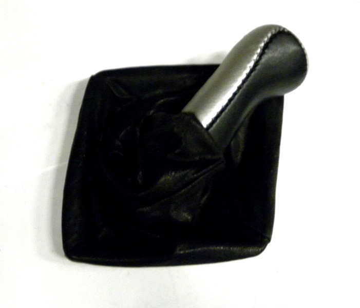 Ручка КПП ВАЗ-2170 кожа+ пыльник с рамкой серебро (Азард) КПП00145