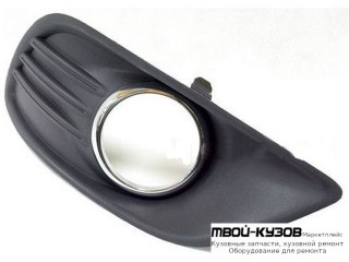 РЕШЕТКА БАМПЕРА ПЕРЕДНИЙ ПРАВАЯ СТОРОНА С ОТВЕРСТИЯМИ ПОД ПРОТИВОТУМАННЫЕ ФАРЫ С ХРОМ МОЛДИНГ (DEPO) для Ford FOCUS (2008-2010)