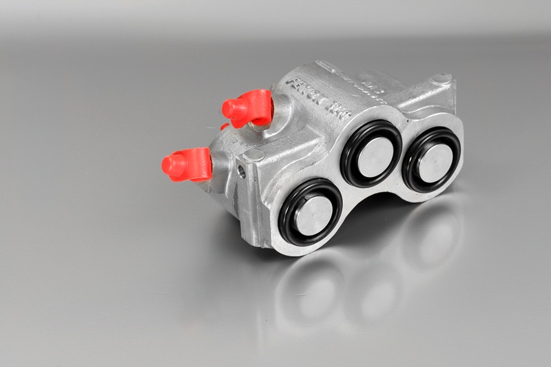 Цилиндр тормозной передний ВАЗ-2121 правый (Fenox) Х3023С3