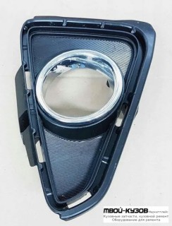 РЕШЕТКА БАМПЕРА ПЕРЕДНИЙ ПРАВАЯ СТОРОНА С ОТВЕРСТИЯМИ ПОД ПРОТИВОТУМАННЫЕ ФАРЫ ХРОМ (КИТАЙ) для Toyota RAV4 (2013-)