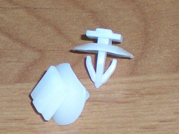 Держатель молдинга бокового ВАЗ-2123