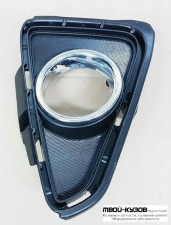 РЕШЕТКА БАМПЕРА ПЕРЕДНИЙ ПРАВАЯ СТОРОНА С ОТВЕРСТИЯМИ ПОД ПРОТИВОТУМАННЫЕ ФАРЫ ХРОМ (КИТАЙ) для Toyota RAV4 (2013-)