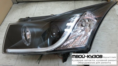ФАРА ЛЕВАЯ + ПРАВАЯ (КОМПЛЕКТ) ТЮНИНГ ЛИНЗОВАННАЯ С СВЕТЯЩ.СЕКЦИЯМИ СВЕТЯЩИЙСЯ ОБОДК (SONAR) ВНУТРИ ЧЁРНЫЙ для Chevrolet CRUZE (2009-)